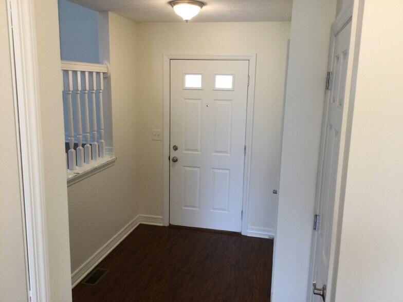 Building Photo - 2083 Shetland St