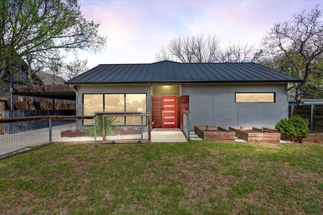 Building Photo - 702 Philco Dr
