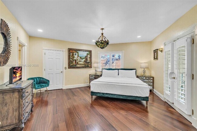 Building Photo - 625 Poinciana Dr