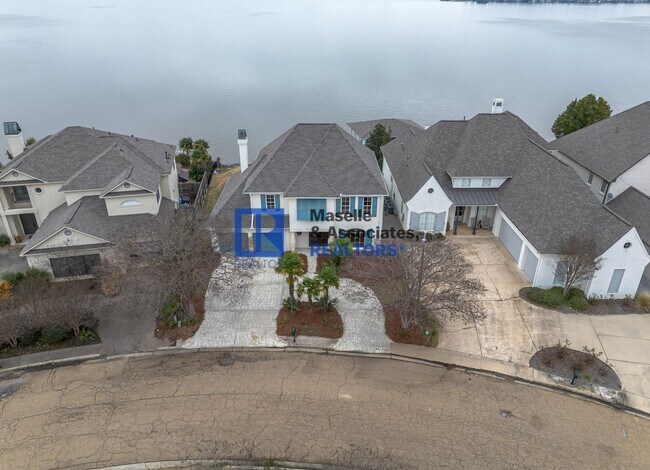 Building Photo - 1418 Windrose Dr
