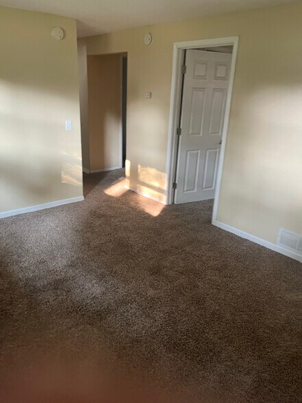 Building Photo - 105 Georgiana Cir