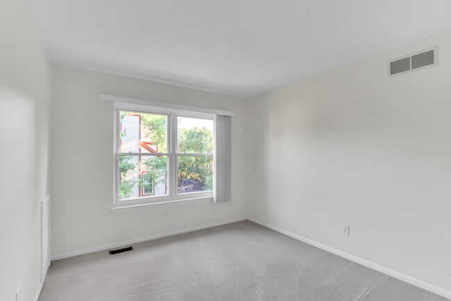 Building Photo - 23188 Potomac Cir