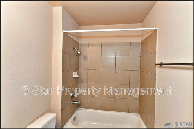 Building Photo - 916 Villa Seca Dr