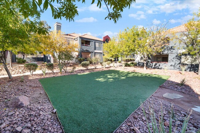 Building Photo - Stylish & Cozy Home with Fireplace in Gated Community!