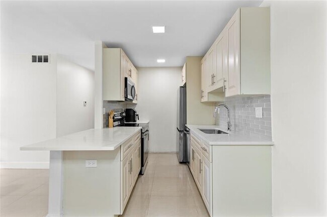 Building Photo - 11605 NW 29th Ct