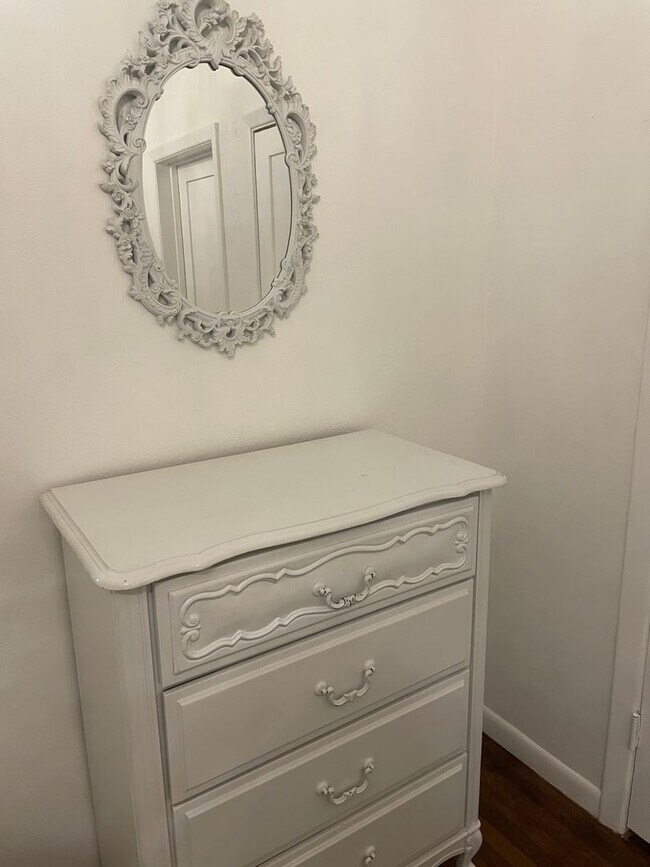 Building Photo - Great short term stay property! Nightly to monthly stays available!!