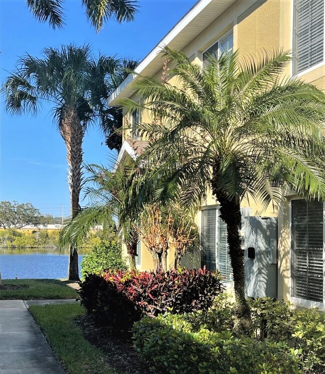 Building Photo - Gorgeous 3 Bedroom 2.5 Bath Townhome in La...