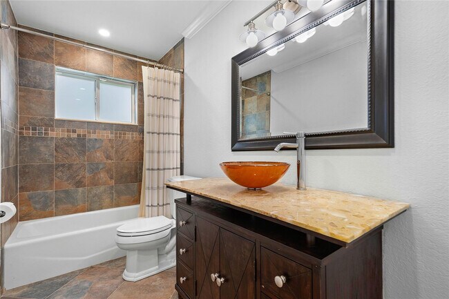 Building Photo - 5206 Cleveland St