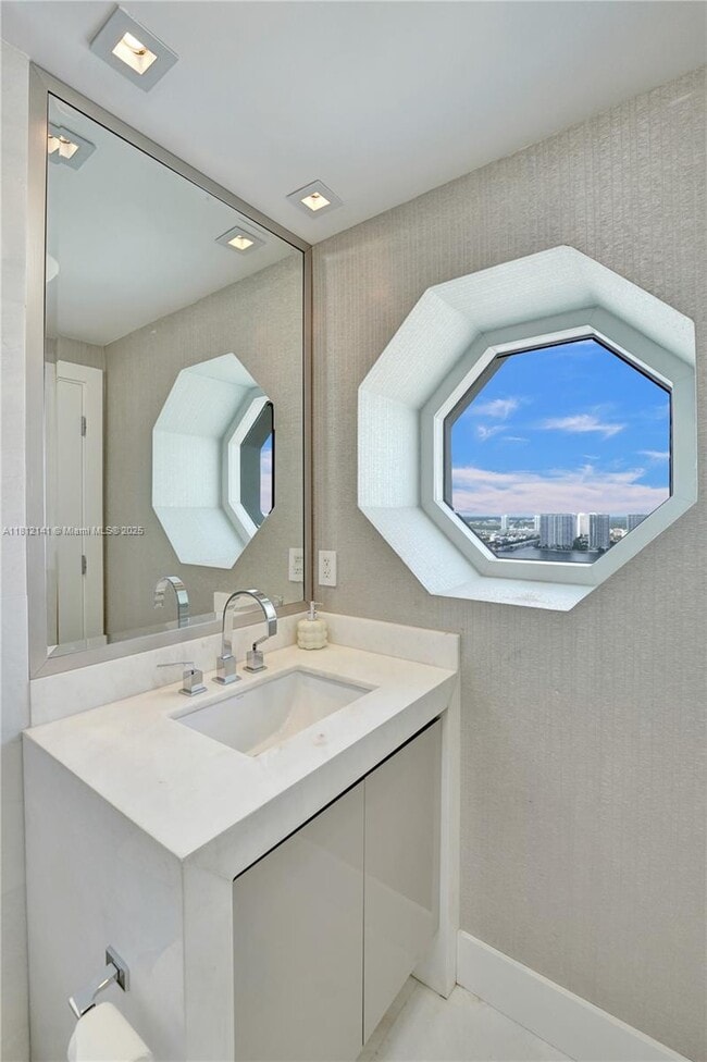 Building Photo - 17875 Collins Ave