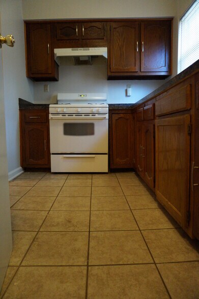 Building Photo - 3348 Conrad St