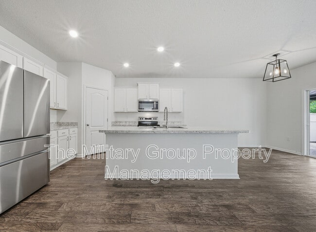 Building Photo - 7814 Meadow Walk Ln