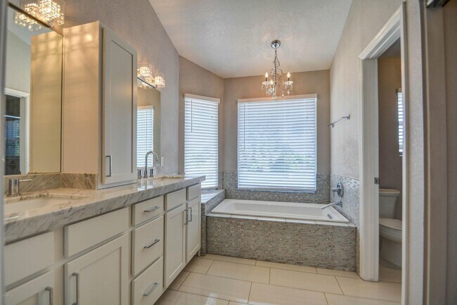 Building Photo - Offering 3 spacious bedrooms, 2.5 baths, l...