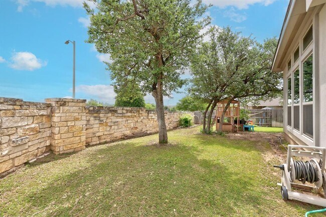 Building Photo - 2424 Orchard Way