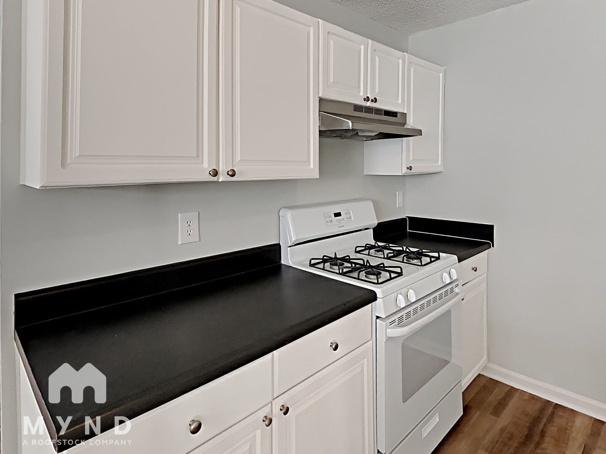 Building Photo - 1128 Village Oaks