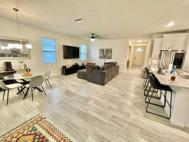 Building Photo - Sanford - 2 Bedroom, 2 Bathroom - $2,495.00