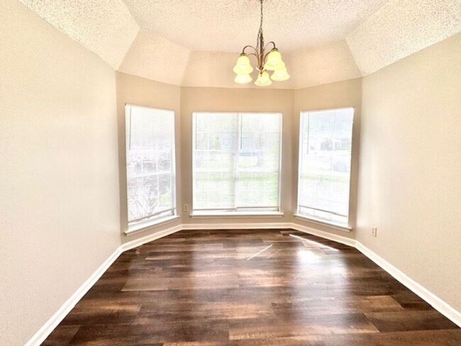 Building Photo - Available Now! Now Leasing a charming 3-be...