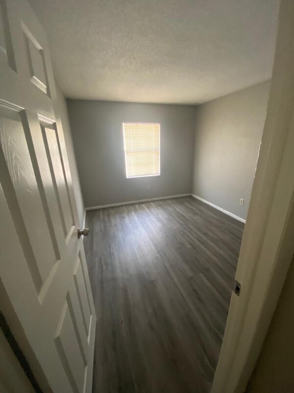 Building Photo - 14323 Lucerne Dr