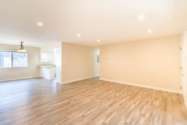 Building Photo - 2102 Mathews Ave