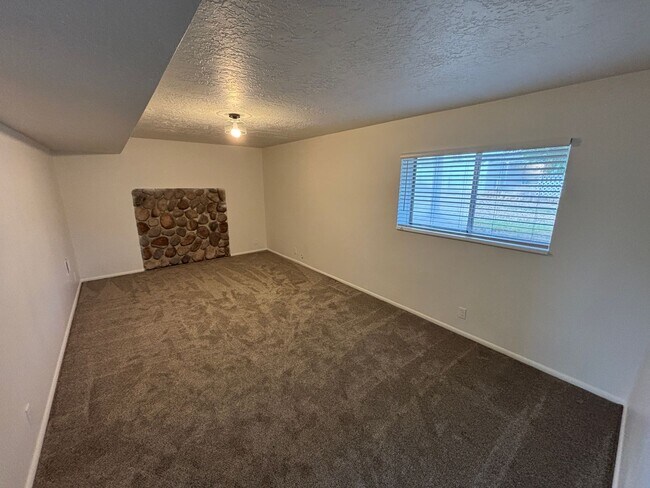 Building Photo - 692 W 1400 S