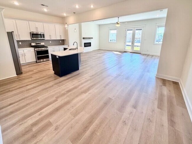 Building Photo - OPEN HOUSE! Now Leasing! 3-Bedroom 2.5 Bath Townhome in Olive Branch- Minutes from Methodist Hosp...