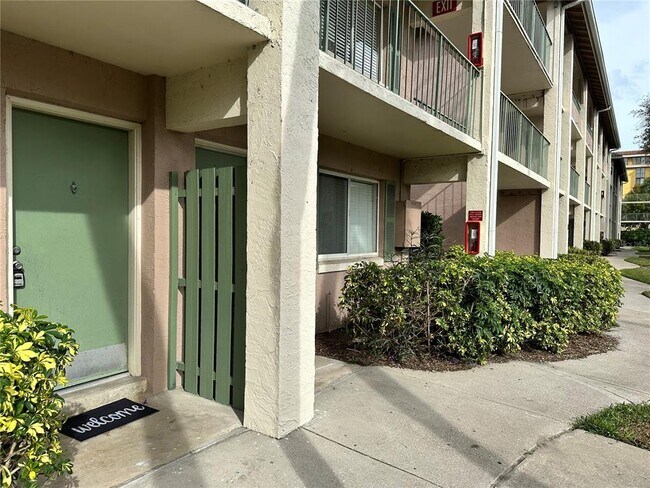 Primary Photo - 121 Oyster Bay Cir