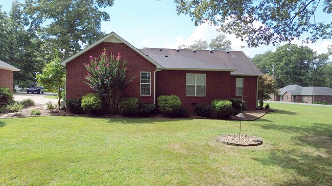 Building Photo - 19 Antietam Dr