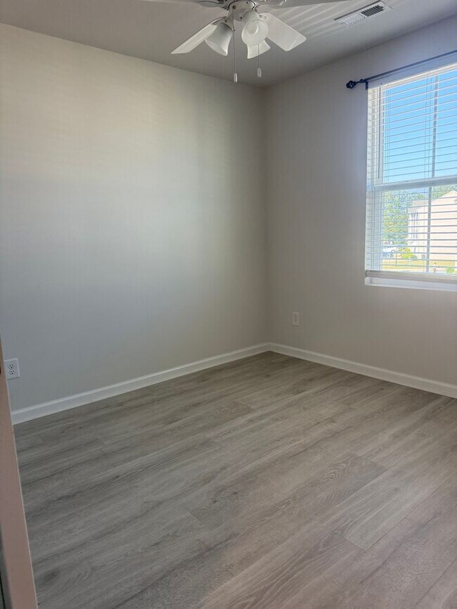 Building Photo - Newly Renovated 3BR Home in Prime Fort Mil...