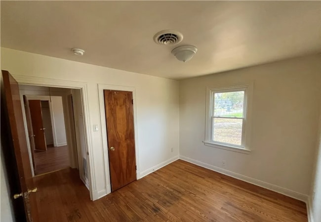 Building Photo - 3 Bedroom / North Avenue, 23222