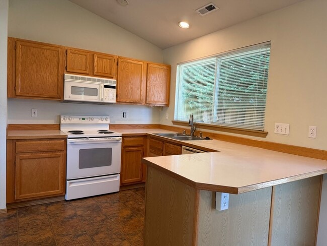 Building Photo - Everett 3 Bedroom Rambler