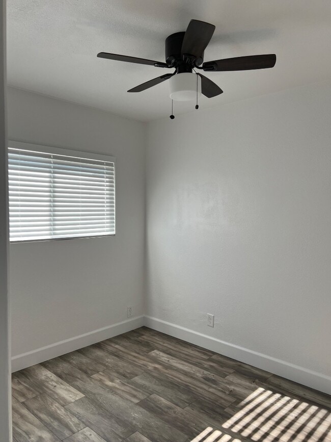 Building Photo - 429 W Ramona Dr