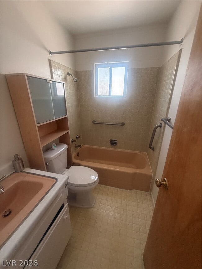 Building Photo - 820 A