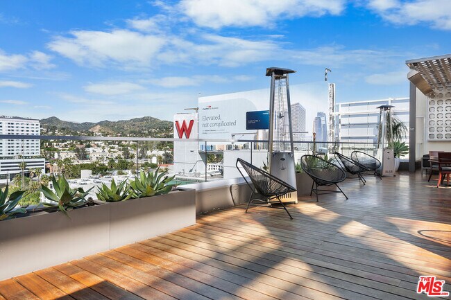 Building Photo - 6250 Hollywood Blvd