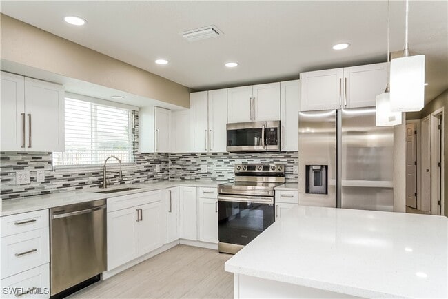 Building Photo - 1810 SW 21st Ln