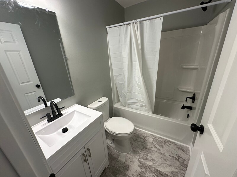 Building Photo - 123 S Sam Davis Ave