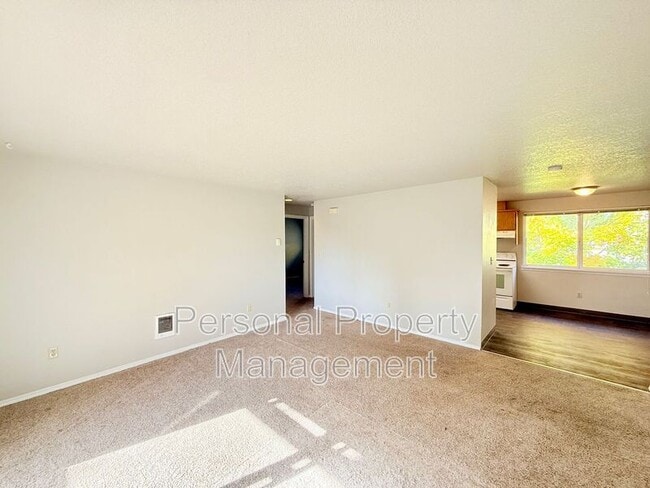 Building Photo - 506 E 34th St