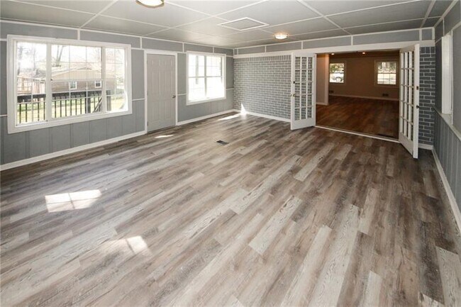 Building Photo - 1616 W Kellogg Cir