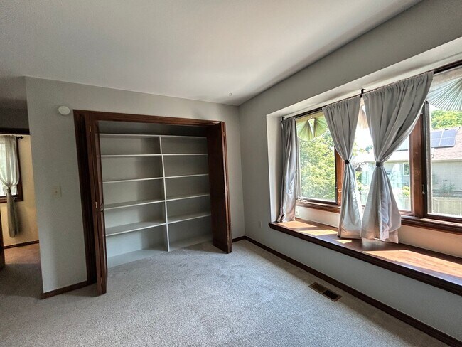 Building Photo - Gorgeous 4 Bedroom Townhome Steps from Boulder Country Club