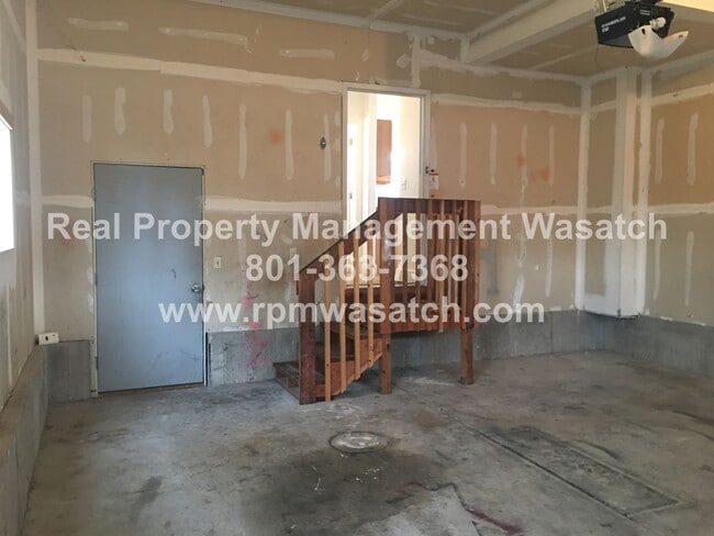 Building Photo - Great 4 bedroom 2 bath West Valley Home