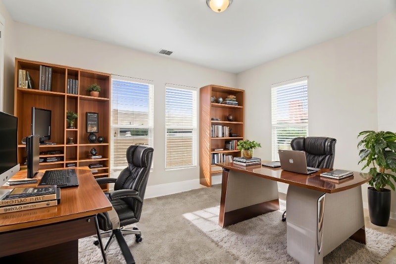 Building Photo - 620 N Flores St