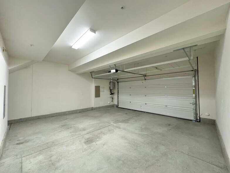 Building Photo - 6332 Planetary Rd