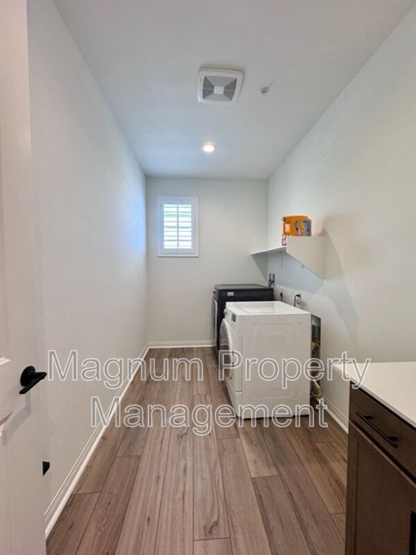Building Photo - 25181 Desert Sage Dr
