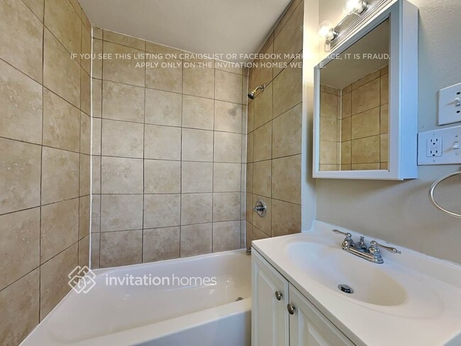 Building Photo - 3703 S Gramercy Pl