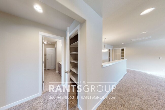Building Photo - Steilacoom Ridge! Easy I5 Access!