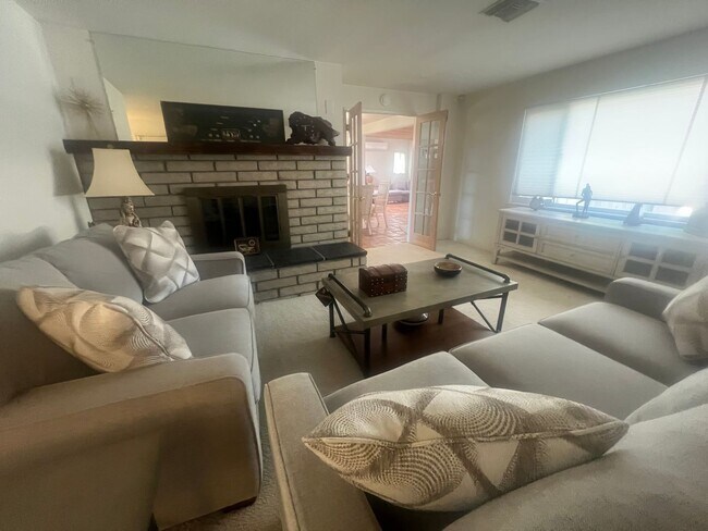 Building Photo - Scenic Hillside Living – Spacious 3 Bed, 2 Bath with Sweeping Views