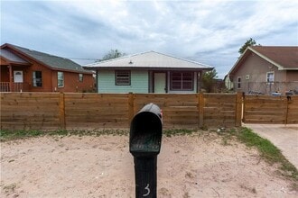 Building Photo - 10 E Wells St