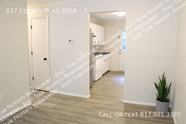 Building Photo - Unit 1 is a 2 Bedroom, 1 Bath in the Quite...