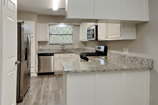 Building Photo - 2507 Brookdale Dr