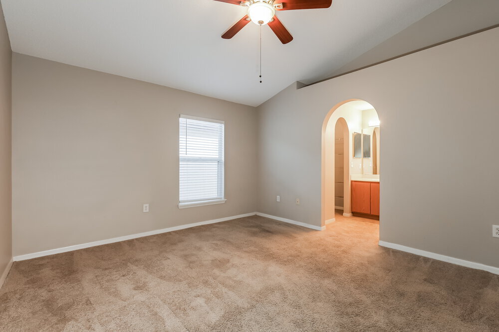 Building Photo - 5919 Lake Front Dr