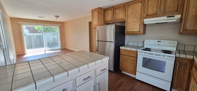 Building Photo - Beautifully maintained, Suisun City 3-bedroom, 2-bath home showcasing true pride of ownership! - ...