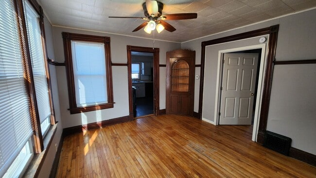 Building Photo - swingmiss